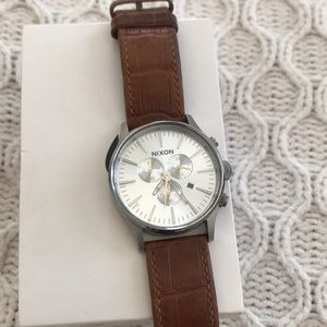 Nixon Sentry Chrono Leather watch